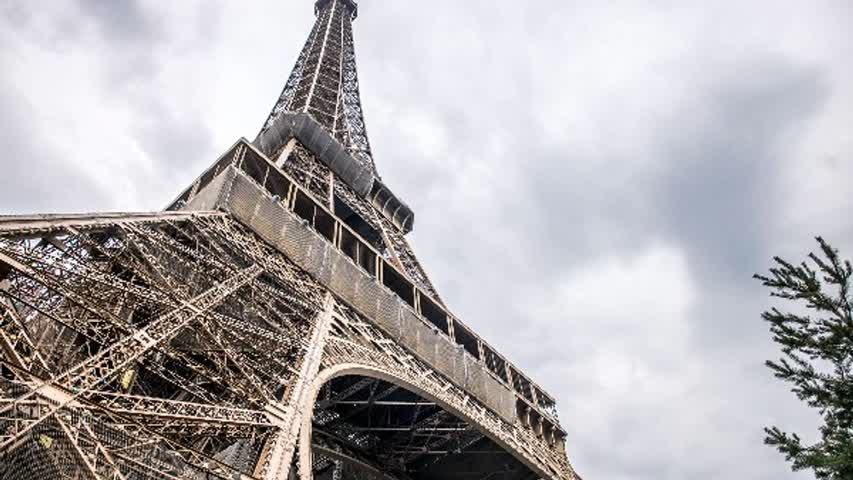 Фото - Во Франции захотели сократить время подсветки Эйфелевой башни