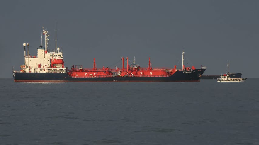 Фото - Российские компании стали отказываться от перевозки нефти морем из-за санкций ЕС