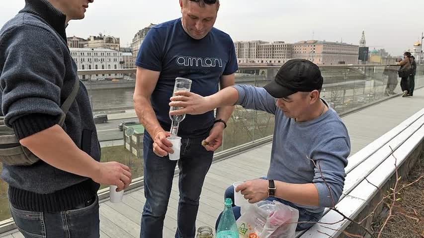 Фото - В России стали покупать больше водки