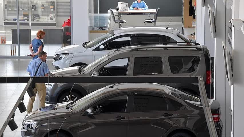 Фото - Продажи легковых автомобилей в России обвалились
