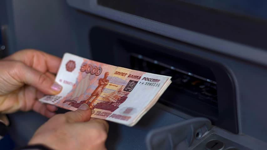 Фото - Россияне рекордно снизили запросы на займы до зарплаты